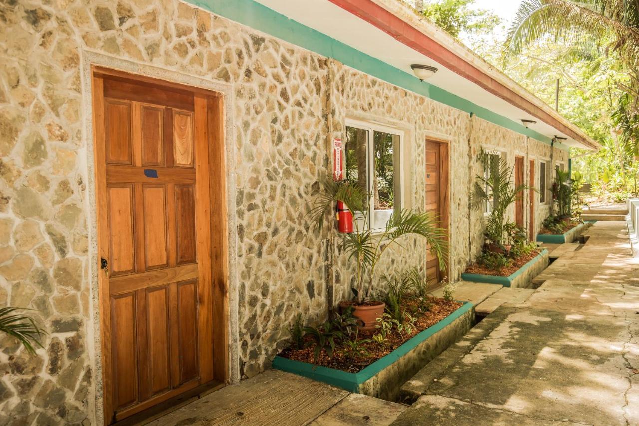 Falling Leaves Lodge San Ignacio Exterior foto